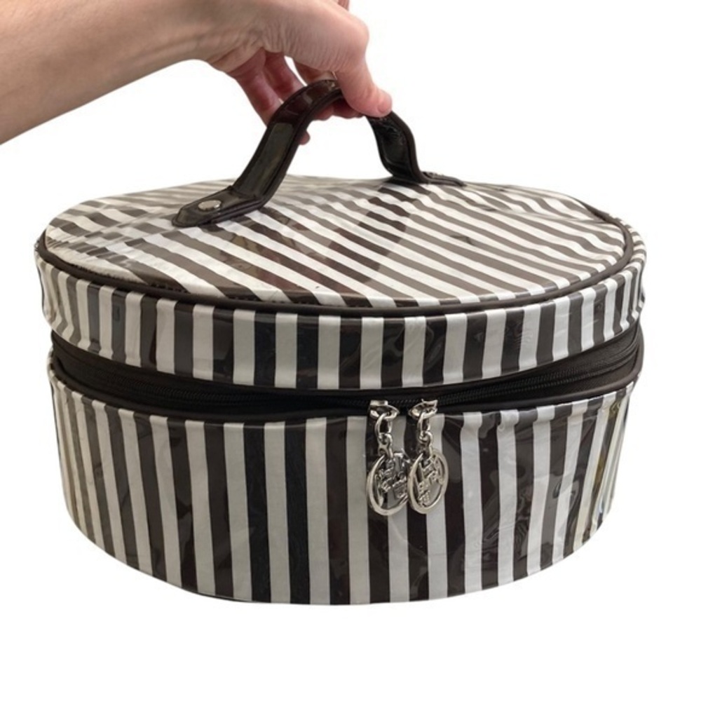 Henri bendel rare collectible hat box